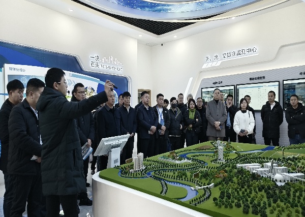 2024.12.19  第九屆中國國際砂石骨料大會參會代表一行到訪大業(yè)公司參觀考察_1.jpg